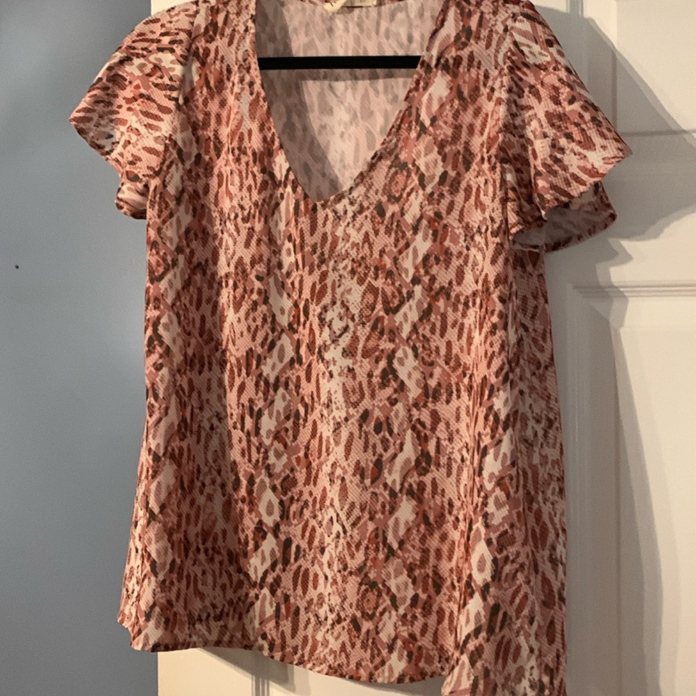 Peach Love California Ladies Pink Animal Print size medium V neck Top